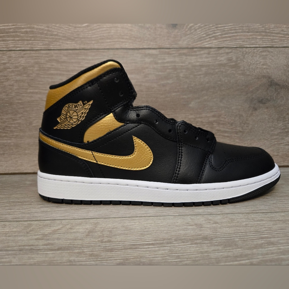 Jordan 1 Mid Black Metallic Gold Mens 10.5 $125.00